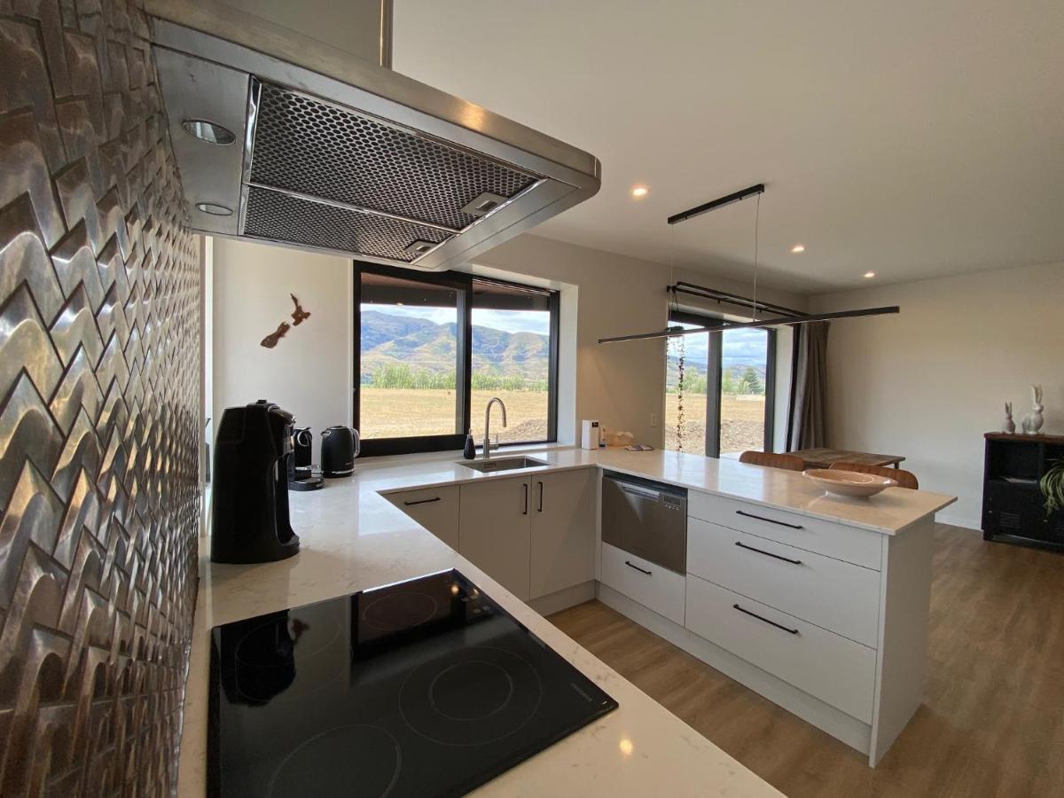 Relax In Rural Wanaka Villa Queensberry ภายนอก รูปภาพ